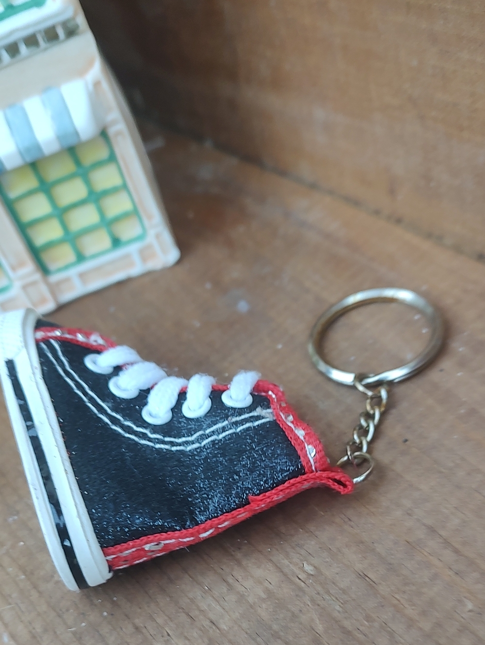 High-Top Sneaker Keychain - Black and Red - Picture 7 of 7